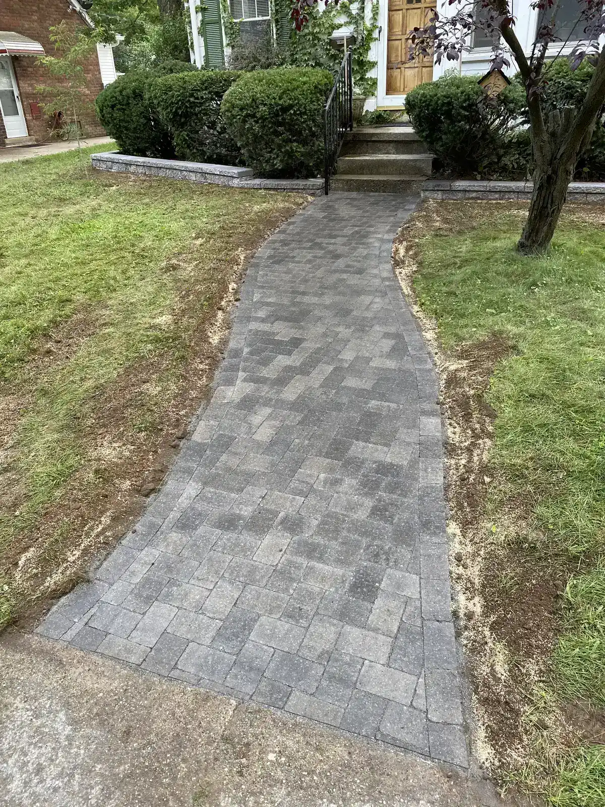 Natural stone flagstone walkway installation